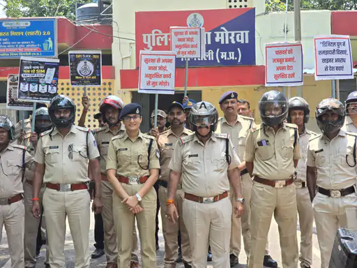 साइबर सुरक्षा रैली में बिना हेलमेट दिखे पिलियन राइडर:यातायात प्रभारी बोले- नियमों का उल्लंघन मिलने पर मोटर व्हीकल एक्ट में कार्रवाई करेंगे